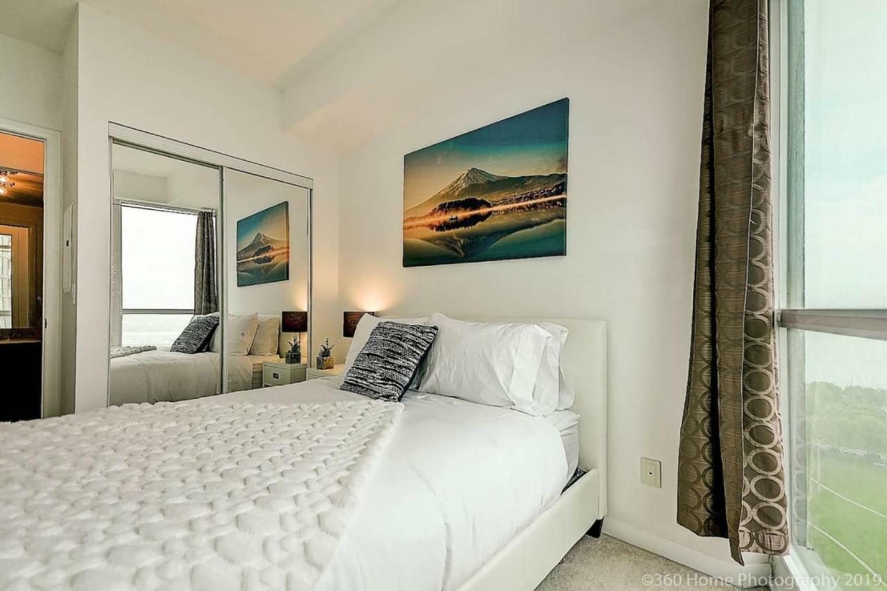 30 Off Lake View Property Heart Of Downtown Toronto Exterior foto